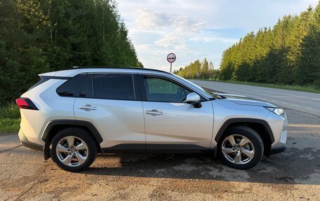 Toyota RAV4, 2021 год, 3 150 000 рублей, 4 фотография