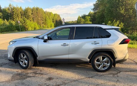 Toyota RAV4, 2021 год, 3 150 000 рублей, 8 фотография