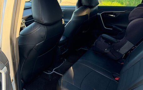Toyota RAV4, 2021 год, 3 150 000 рублей, 10 фотография