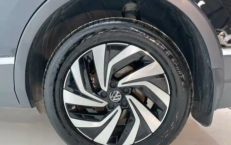 Volkswagen Tiguan II, 2023 год, 2 488 000 рублей, 15 фотография