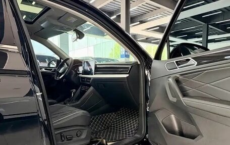 Volkswagen Tiguan II, 2023 год, 2 529 000 рублей, 9 фотография