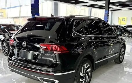 Volkswagen Tiguan II, 2023 год, 2 529 000 рублей, 4 фотография