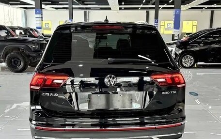 Volkswagen Tiguan II, 2023 год, 2 529 000 рублей, 5 фотография