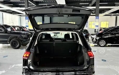 Volkswagen Tiguan II, 2023 год, 2 529 000 рублей, 14 фотография