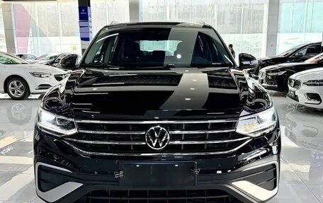 Volkswagen Tiguan II, 2023 год, 2 529 000 рублей, 2 фотография