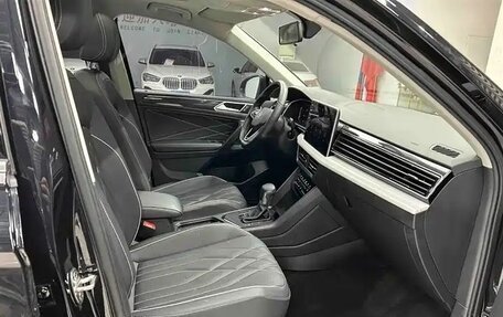 Volkswagen Tiguan II, 2023 год, 2 647 000 рублей, 9 фотография