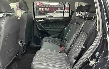 Volkswagen Tiguan II, 2023 год, 2 647 000 рублей, 8 фотография