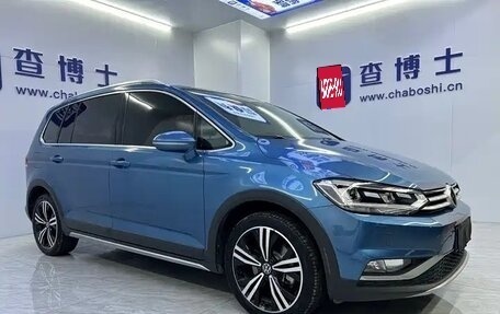 Volkswagen Touran III, 2021 год, 2 520 000 рублей, 3 фотография