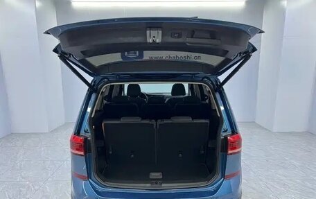Volkswagen Touran III, 2021 год, 2 520 000 рублей, 16 фотография