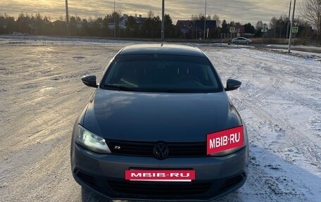 Volkswagen Jetta VI, 2012 год, 700 000 рублей, 2 фотография