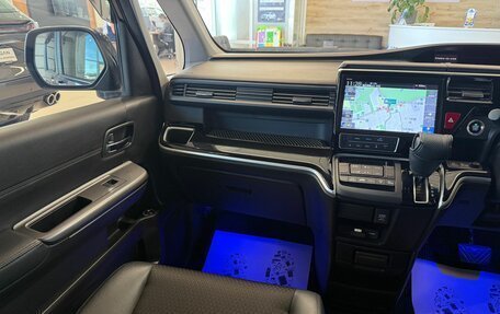 Honda Stepwgn IV, 2019 год, 2 499 900 рублей, 14 фотография