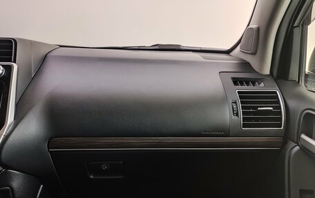 Toyota Land Cruiser Prado 150 рестайлинг 2, 2018 год, 5 850 000 рублей, 12 фотография