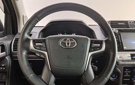 Toyota Land Cruiser Prado 150 рестайлинг 2, 2018 год, 5 850 000 рублей, 10 фотография