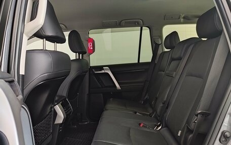 Toyota Land Cruiser Prado 150 рестайлинг 2, 2018 год, 5 850 000 рублей, 19 фотография