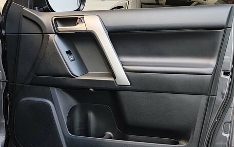 Toyota Land Cruiser Prado 150 рестайлинг 2, 2018 год, 5 850 000 рублей, 31 фотография