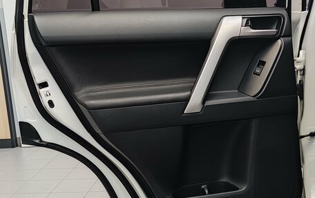 Toyota Land Cruiser Prado 150 рестайлинг 2, 2019 год, 5 255 000 рублей, 38 фотография