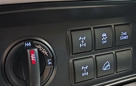 Toyota Land Cruiser Prado 150 рестайлинг 2, 2019 год, 5 255 000 рублей, 32 фотография