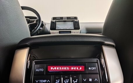 Toyota Land Cruiser Prado 150 рестайлинг 2, 2019 год, 5 255 000 рублей, 35 фотография