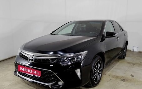 Toyota Camry, 2018 год, 2 315 000 рублей, 3 фотография