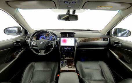 Toyota Camry, 2018 год, 2 315 000 рублей, 10 фотография