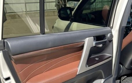 Toyota Land Cruiser 200, 2019 год, 7 200 000 рублей, 8 фотография