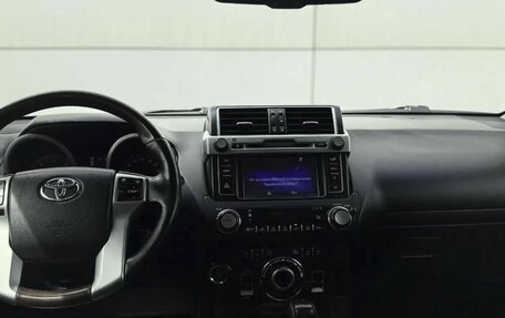 Toyota Land Cruiser Prado 150 рестайлинг 2, 2014 год, 2 940 000 рублей, 11 фотография