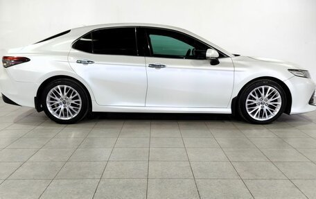 Toyota Camry, 2019 год, 2 700 000 рублей, 4 фотография