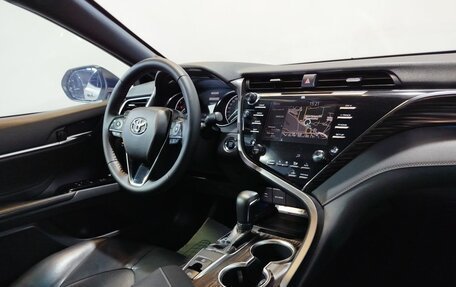 Toyota Camry, 2019 год, 2 700 000 рублей, 14 фотография