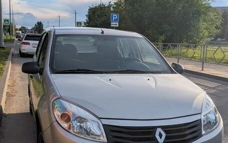Renault Sandero I, 2013 год, 800 000 рублей, 2 фотография