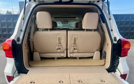 Toyota Land Cruiser 200, 2014 год, 3 899 000 рублей, 30 фотография