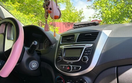 Hyundai Solaris II рестайлинг, 2012 год, 600 000 рублей, 11 фотография