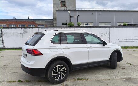 Volkswagen Tiguan II, 2018 год, 1 950 000 рублей, 4 фотография