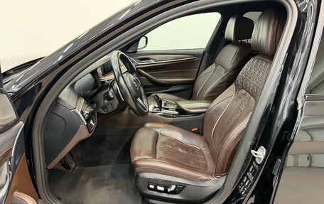 BMW 5 серия, 2019 год, 2 890 000 рублей, 13 фотография