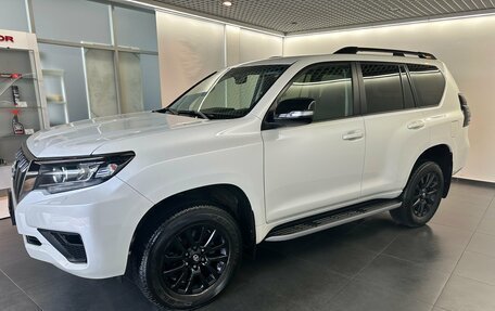 Toyota Land Cruiser Prado 150 рестайлинг 2, 2020 год, 5 950 000 рублей, 2 фотография