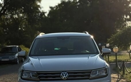 Volkswagen Tiguan II, 2018 год, 2 850 000 рублей, 1 фотография