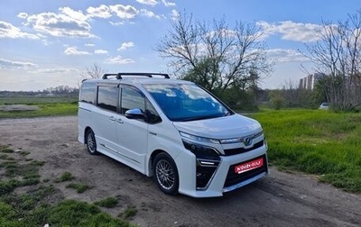 Toyota Voxy III, 2018 год, 2 560 000 рублей, 1 фотография