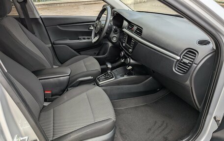 KIA Rio IV, 2018 год, 1 330 000 рублей, 10 фотография