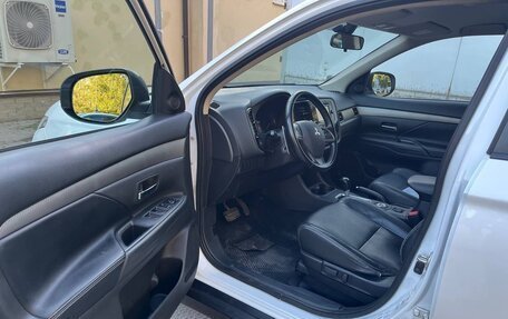 Mitsubishi Outlander III рестайлинг 3, 2014 год, 1 399 000 рублей, 5 фотография