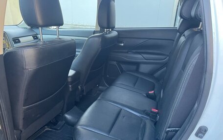 Mitsubishi Outlander III рестайлинг 3, 2014 год, 1 399 000 рублей, 7 фотография