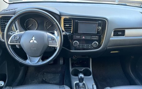 Mitsubishi Outlander III рестайлинг 3, 2014 год, 1 399 000 рублей, 6 фотография