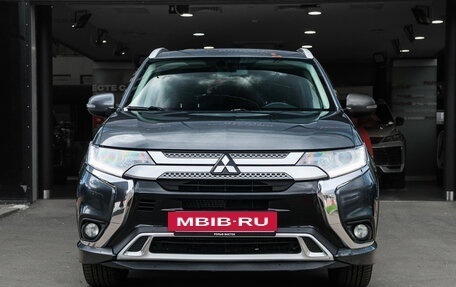Mitsubishi Outlander III рестайлинг 3, 2020 год, 1 500 000 рублей, 2 фотография