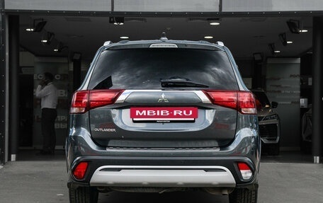 Mitsubishi Outlander III рестайлинг 3, 2020 год, 1 500 000 рублей, 5 фотография