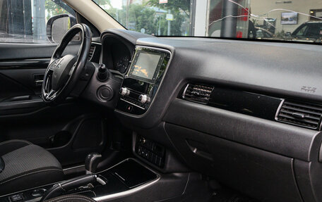 Mitsubishi Outlander III рестайлинг 3, 2020 год, 1 500 000 рублей, 8 фотография