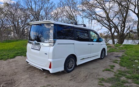 Toyota Voxy III, 2018 год, 2 560 000 рублей, 4 фотография