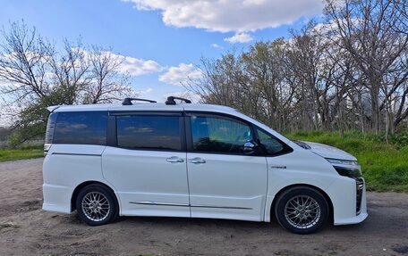 Toyota Voxy III, 2018 год, 2 560 000 рублей, 3 фотография