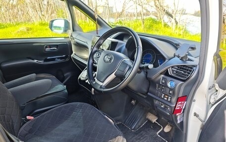 Toyota Voxy III, 2018 год, 2 560 000 рублей, 6 фотография