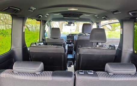 Toyota Voxy III, 2018 год, 2 560 000 рублей, 11 фотография