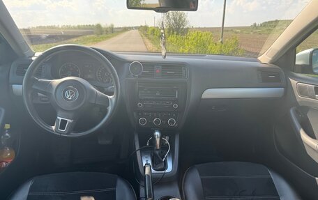 Volkswagen Jetta VI, 2012 год, 950 000 рублей, 6 фотография