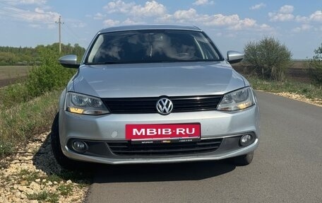 Volkswagen Jetta VI, 2012 год, 950 000 рублей, 5 фотография
