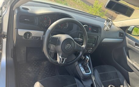 Volkswagen Jetta VI, 2012 год, 950 000 рублей, 7 фотография